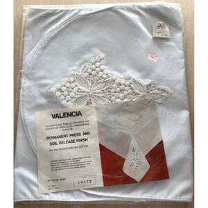 Vintage Valencia Table Runner NWT Embroidered Medallion White 14 x 72 USA